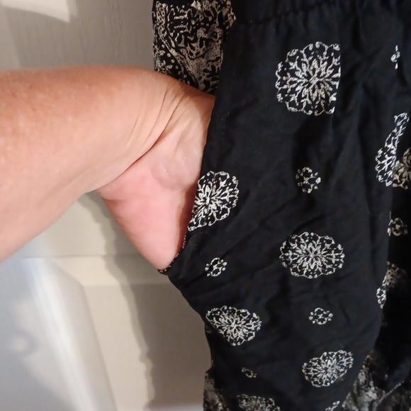 One piece Capri style pants New with feathers - Picture 4 of 8